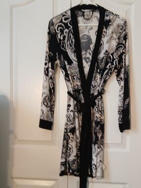 Linea Donatella Black and White Paisley Wrap Robe Size Small